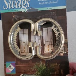 Swag curtain Windsor C Ring holdback